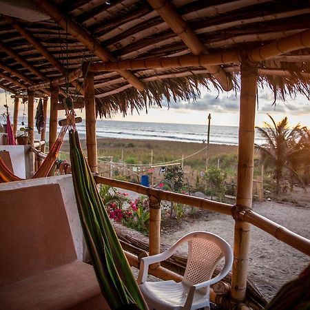 Beach Front Bungalows At The Coconut Canoa Extérieur photo